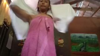 Gadis Desa Telanjang Bulat Di Gubuk Seng