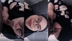 Jilbab Gelap Digoyang Di Kamar Mandi