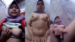 Abg Jilbab Pamer Susu Montok Sambil Colmek Sampe Basah.