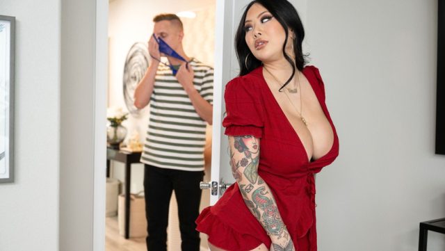Brazzers – Gue Butuh Privasi! Kecuali Lagi Mandi, Buka Aja Pintunya Biar Basah Kena Semua