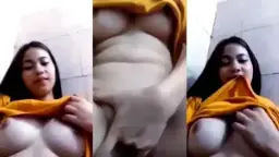 Gadis Muda Montok Payudara Bulat Bergairah Masturbasi