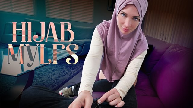 Ibu Rumah Tangga Berhijab, Diam-diam Menggoda