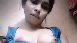 Masturbasi Solo Dengan Dildo Sempurna Dari Gadis Bd