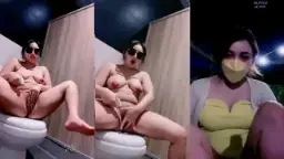 Viona Menggila Di Kamar Mandi Publik