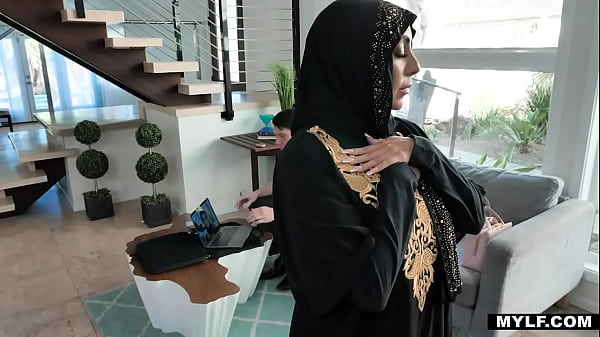 Kylie Kingston Selalu Takut Mengakui Hasrat Terlarangnya, Terlebih Karena Ia Begitu Taat Pada Ajaran Agamanya.