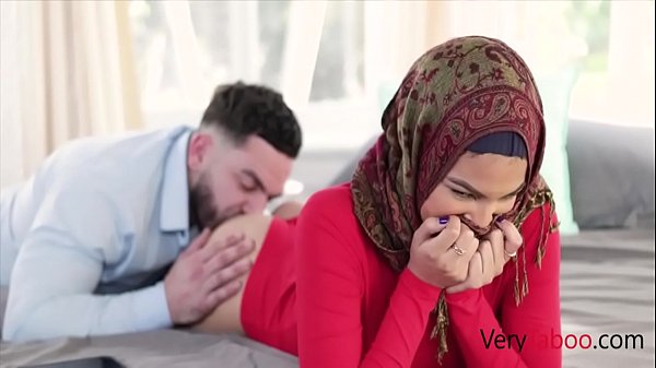 Ngentot Bareng Kakak Tiri Perawan Berhijab- Maya Farrell