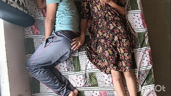 Bhabhi Shivani Yang Genit Menggoda Devar Yang Tertidur Lalu Menungganginya Dengan Gaya Pose Amazon Yang Panas.
