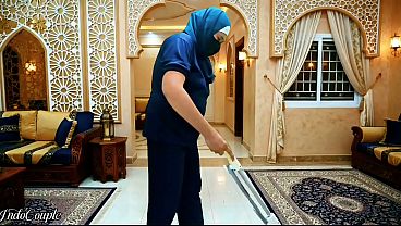 Mbak Pembantu Berhijab Disuruh Ngewe Bos, Ngemut Kontol Sampai Habis