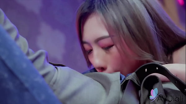 Cewek China Panas, Lin Siyu, Lagi Ngewe Sambil Ngegasin Kontol Keras.