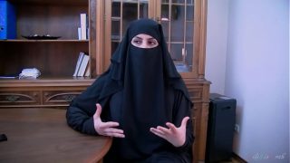 Kesepakatan Abad Ini Ditutup Dengan Ciuman Panas Dari Pelacur Hijab Arab – Lilimissarab
