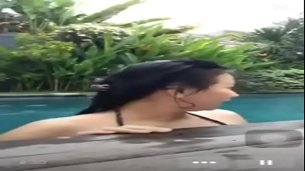 Aduk Kolam Sambil Live, Ngentot Indonesia Di Air Panas