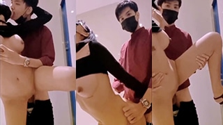 Teman Kantor Sangean Ngewe Di Toilet, Bikin Makin Basah Dan Panas.