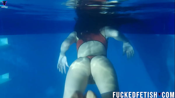 Helen Star Pake Bikini Seksi, Malam Di Kolam Renang Bikin Ngos-ngosan Napsu