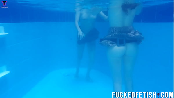 Yessica Bunny Dan Helen Bintang Mesum Panas Mandi Bareng Di Kolam, Crot Di Mana-mana.