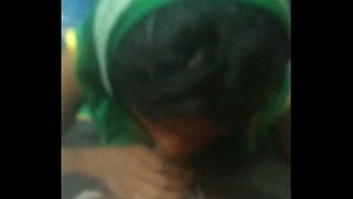 Desi Auntie Pengemis Di Kereta Lokal, Mainin Kontol Sambil Minta Sedekah.