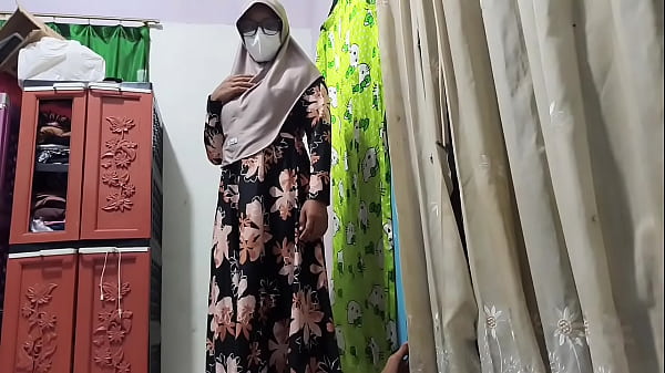 Bu Guru Lihat Murid Lagi Colok, Langsung Diajak Ngentot.