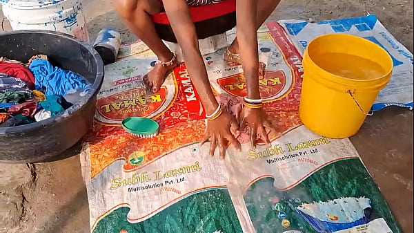 Desi Istri Kampung Ngentot Memek Tembem Bini Orang Dikasih Baju Doang Langsung Digenjot Keras