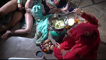 Ibu Tiri Di Dapur, Siap Masak Panas-panas Buat Kamu Step Mom Desi India Yang Bikin Ngiler.