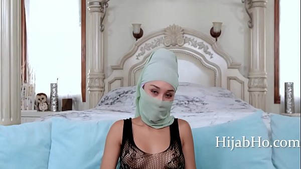 Ibu Tiri Berhijab Bikin Tenang – Cali Lee, Pipiku Merah