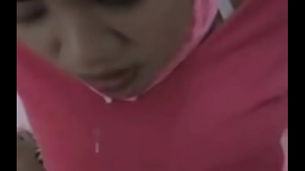 Ngencengin Hijab Sambil Goyang-goyang, Bikin Makin Basah