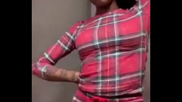 Tante Asian Doll Goyang-goyangin Pantat Montoknya Di Live Instagram Sambil Nyanyi Lagu Baru, Gerakan Mulutnya Bikin Makin Greget.