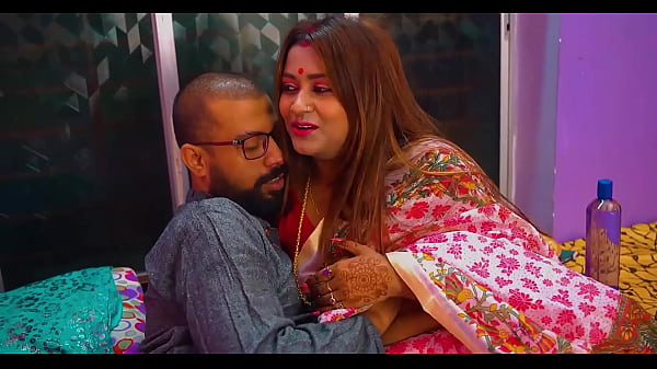 Istri Desi Cantik Menggoda Suami, Nge-seks Romantis Di Malam Anniversary Pakai Bahasa India