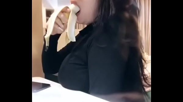 Monica Adhea, Cewek Model Indonesia, Lagi Blowjob Panas, Bikin Makin Horny.