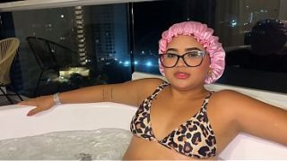Madrastra Jalang Mandi Telanjang Bareng Anak Tiri Di Jacuzzi, Sambil Merengek Minta Digenjot Waktu Bokap Lagi Pergi