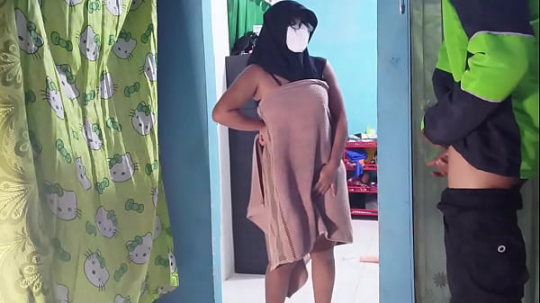 Kepergok Tukang Ojol Pas Lagi Mainin Kontol Sendiri, Bikin Malu Sekaligus Greget.