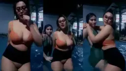 Miya Lagi Mandi Bareng Bestie Di Kolam, Basah-basahan Bikin Greget.