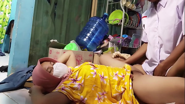 Ajak Ngentot Ibu Tiri Pas Mau Berangkat Sekolah, Makin Greget Pagi-pagi.