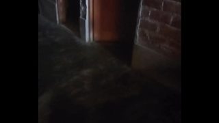 Gue Dikasih Masuk Rumah Sama Ibu Muda Seksi, Bayar Pakai Duit.