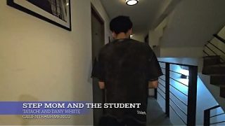 Ibu Tiri Lagi Ngajar Murid Yang Lagi Panas, Gak Tahan Pengen Digebuk.
