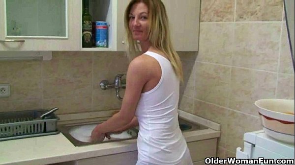 Ibu Bikin Video Coli Di Rumah, Bikin Makin Greget