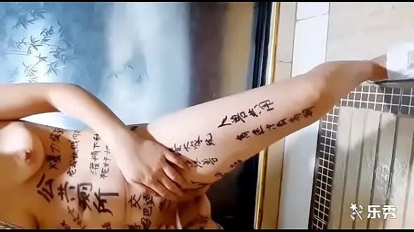 精厕贱妻被调教成母狗 戴链子当街露逼 尿尿时双洞齐插 剃光毛后洗澡再内射