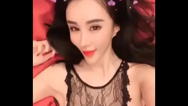 孟晓艺自己玩自己，湿了镜头还不停