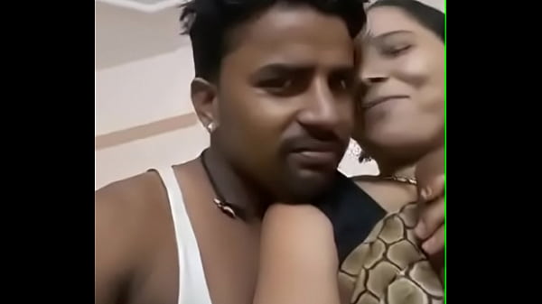 Desi Aunty Dipencet, Tetek Gede Sampe Merem Melek.