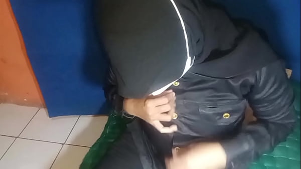 Satpam Wanita Sange Colmek Sampai Muncrat, Ngaceng Gila Sampai Keluar Air Mani