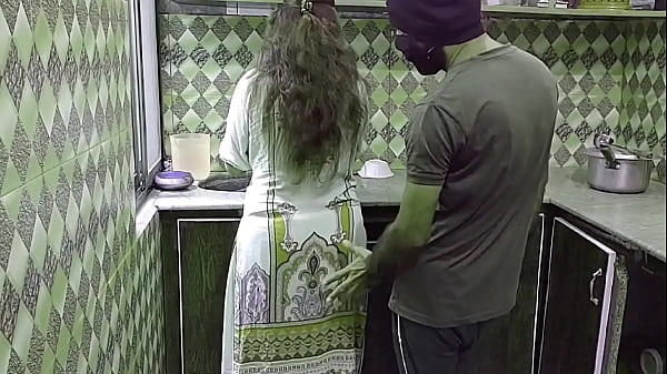 Bini Orang Lagi Sibuk Masak Di Dapur, Langsung Digocok Dari Belakang, Suara Desahan Basah Bikin Makin Eres, Hindi Audio Xxxxx