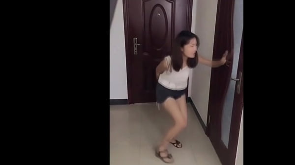 Cewek Cina Nahan Kencing Sampai Nyesek, Mau Pipis Udah Gak Tahan