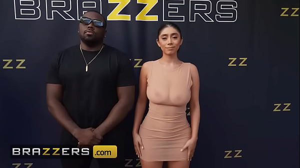 Brzers – Violet Myers Pamer Lubang Memek Ke Paparazi, Bikin Mending