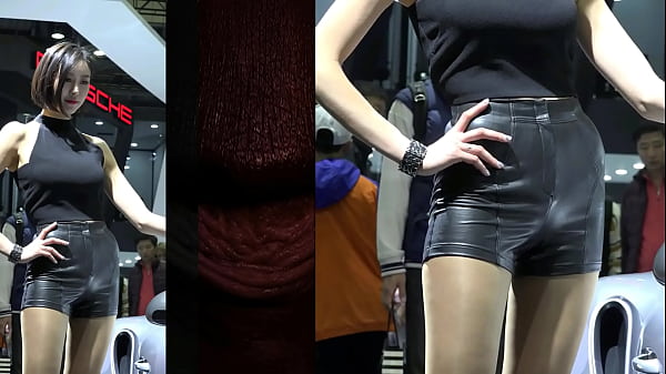 Tari Cewek China, Celana Kulit Super Ketat Bikin Mlipir