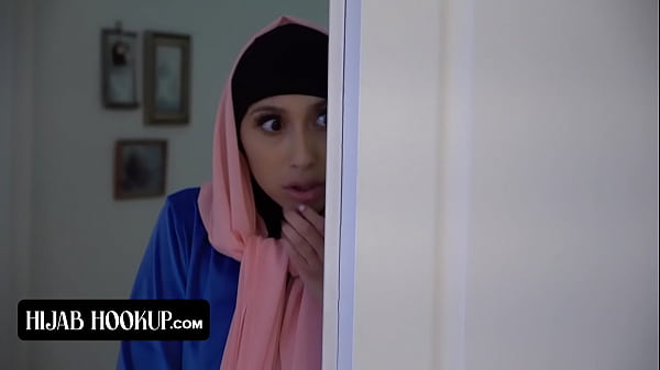 Penasaran, Pantat Sempurna, Cantik Berhijab, Memek Sempitnya Digebukin Instruktur Horny