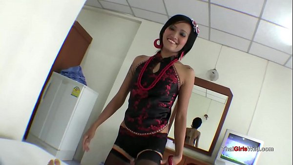 Bibir Mulus Thai Siap Ngocok, Crot Di Mulut Gratis.