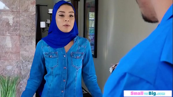 Gadis Arab Belia Digilas Dua Pria Kekar