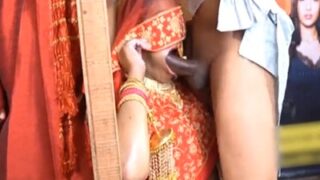 Desi Panas, Malam Suhagrat Si Bahu Digaruk Kasar Sama Sasur Sampe Muncrat.