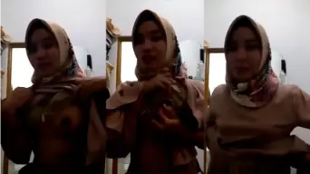 Guru Hijab Pamer Tetek Buat Selingkuhan, Sange Berat Tiap Malam.