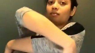 Video Nisha Cabut Baju Tshirt Gaya Desi Bikin Makin Tegang