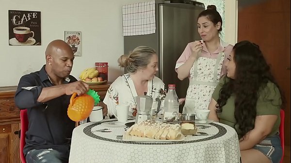 Rumah Pelacuran – Suami Dikandung, Ibu Mesum, Pembantu Ngebabi Semua Orang | Emme White, Alessandra Maia, Agatha Ludovino, Capoeira