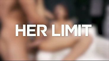 Cewek Asia Langsing Pake Lingerie Pink… Diminyaki Habis, Ditusuk Keras Dari Belakang